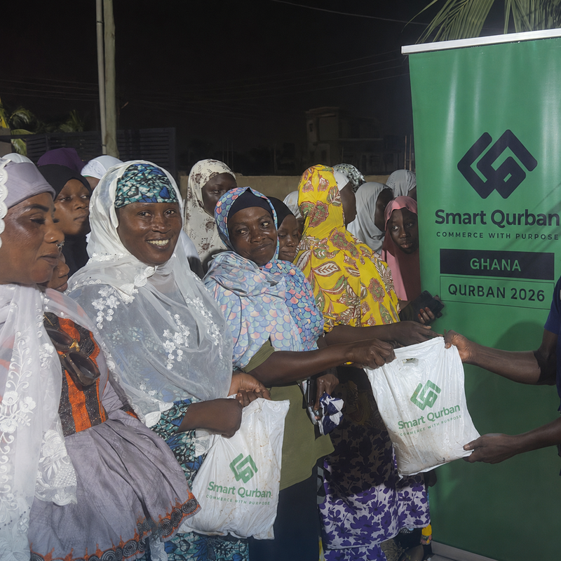 Volunteers distributing food parcels
